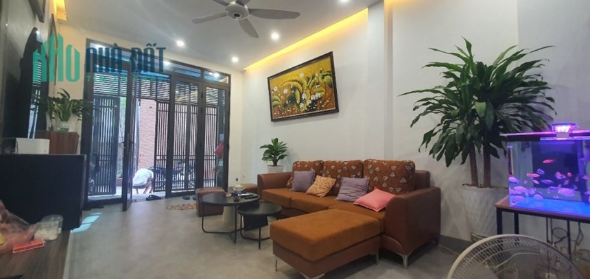 Bán nhà Ngõ Ngọc Lâm, Dtsd 55m, nhà 5 tầng giá hơn 6 tỷ.