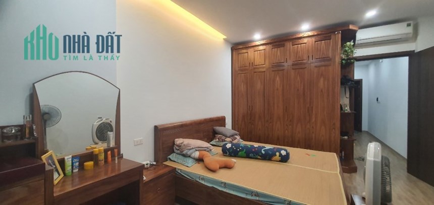 Bán nhà Ngõ Ngọc Lâm, Dtsd 55m, nhà 5 tầng giá hơn 6 tỷ.
