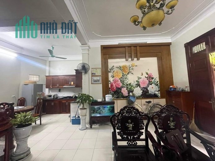 Bán căn nhà tại Đường Trương Định 46m2, 5 tầng, giá chỉ 4 tỷ (có thương lượng).