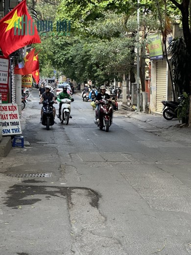 Bán nhà cực đẹp DT 100m tại Phố Dương Quảng Hàm cách mặt phố Cầu Giấy 70m