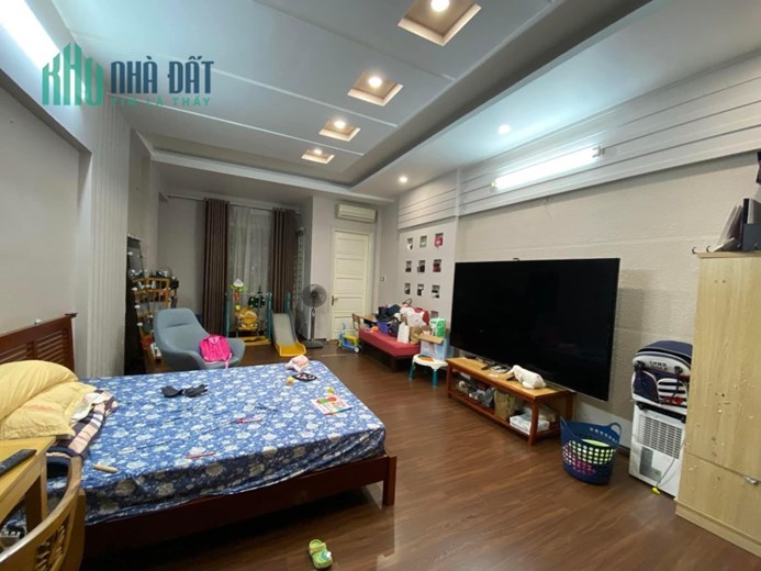 Bán nhà cực đẹp DT 100m tại Phố Dương Quảng Hàm cách mặt phố Cầu Giấy 70m