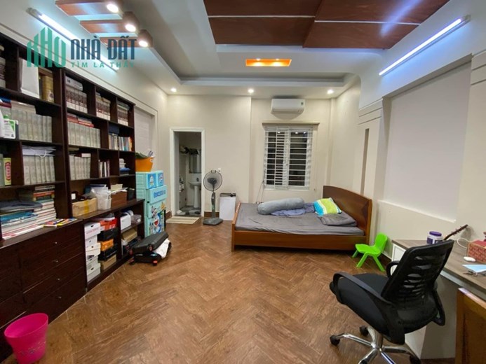 Bán nhà cực đẹp DT 100m tại Phố Dương Quảng Hàm cách mặt phố Cầu Giấy 70m