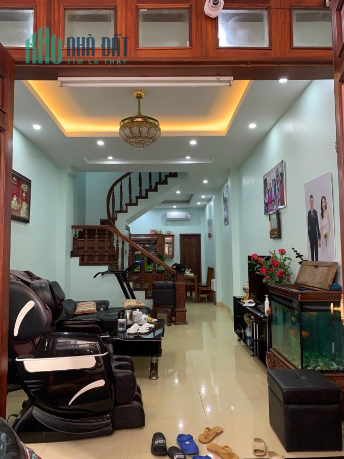 Bán nhà dân xây Ngọc Thụy, Lô góc, ô tô, 70 m2, 4T, giá chỉ 8,2 tỷ.