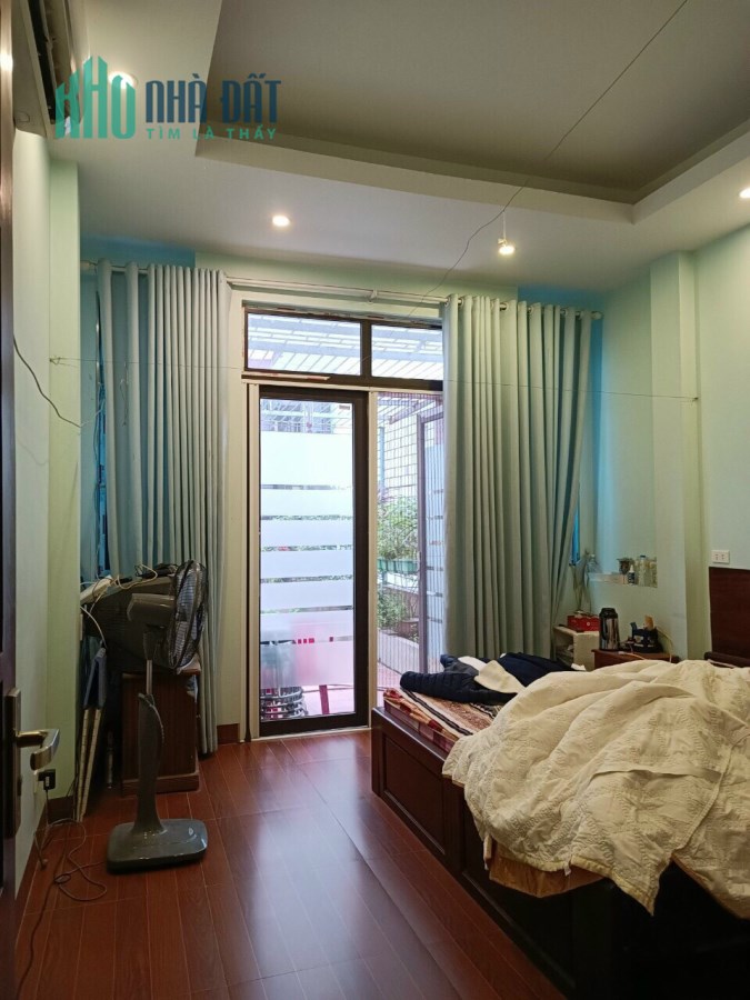Bán nhà dân xây Ngọc Thụy, Lô góc, ô tô, 70 m2, 4T, giá chỉ 8,2 tỷ.