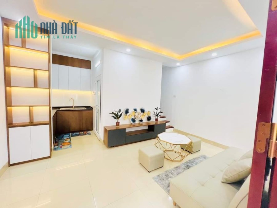 BÁN NHÀ MẶT PHỐ THANH AM, DT 35M, 5T, GIÁ 3.3 TỶ, Ô TÔ ĐỖ CỬA.