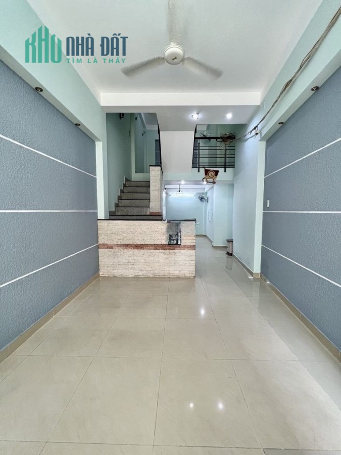 Cho thuê nhà 4L 4PN 3wc hxh 8m 475/ cmt8 Q10 giá rẻ chỉ 16tr