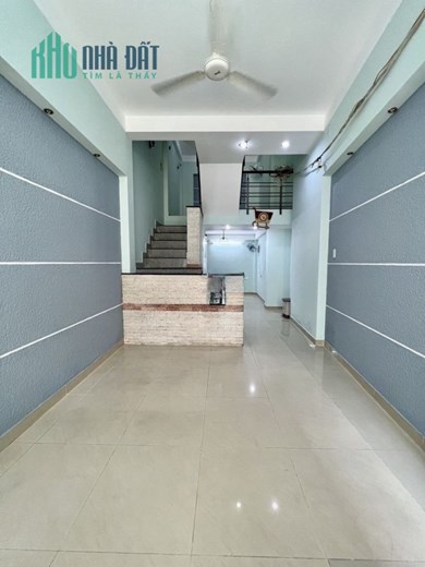 Cho thuê nhà 4L 4PN 3wc hxh 8m 475/ cmt8 Q10 giá rẻ chỉ 16tr