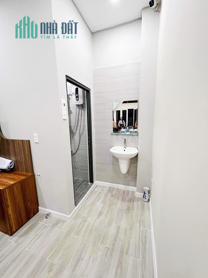 Cho thuê nhà 4L 4PN 3wc hxh 8m 475/ cmt8 Q10 giá rẻ chỉ 16tr