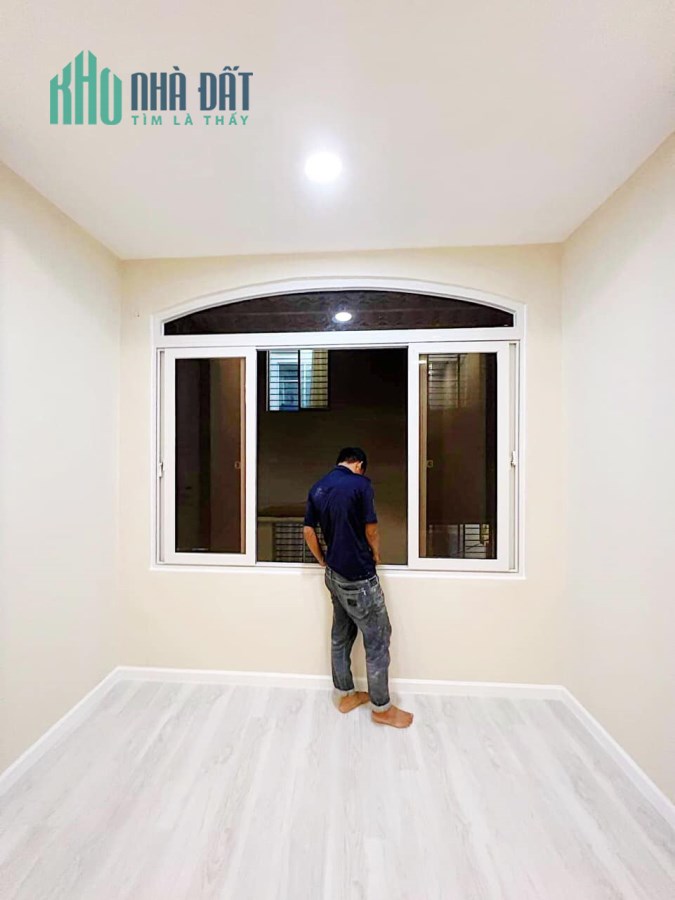 Cho thuê nhà 4L 4PN 3wc hxh 8m 475/ cmt8 Q10 giá rẻ chỉ 16tr