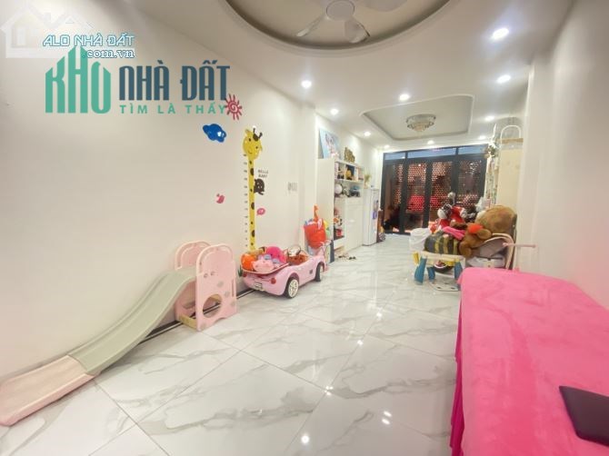 Mặt Tiền Nguyễn Kiệm 68m2 - 3 Tầng BTCT - Nhà Siêu Đẹp Full Nội Thất Nhỉnh 11 Tỷ TL