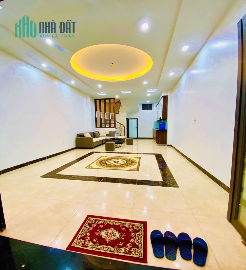 Bán nhà Tân mai 40m2 x5T,mới,5 pn,ngõ to,ở luôn,nhà đẹp,giá 3,5 tỷ