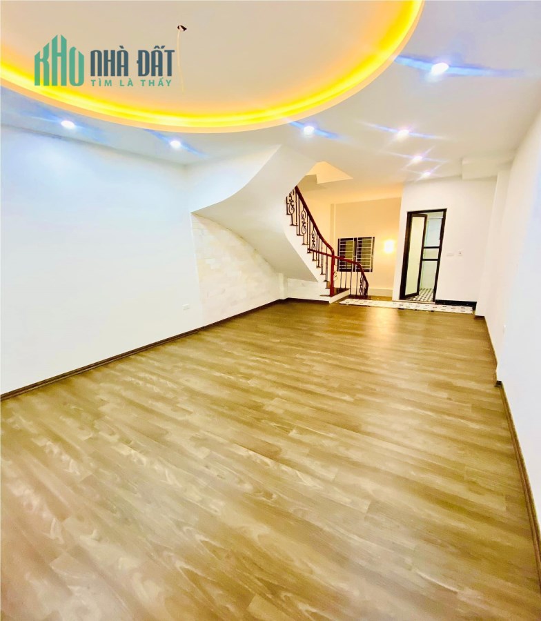 Bán nhà Tân mai 40m2 x5T,mới,5 pn,ngõ to,ở luôn,nhà đẹp,giá 3,5 tỷ