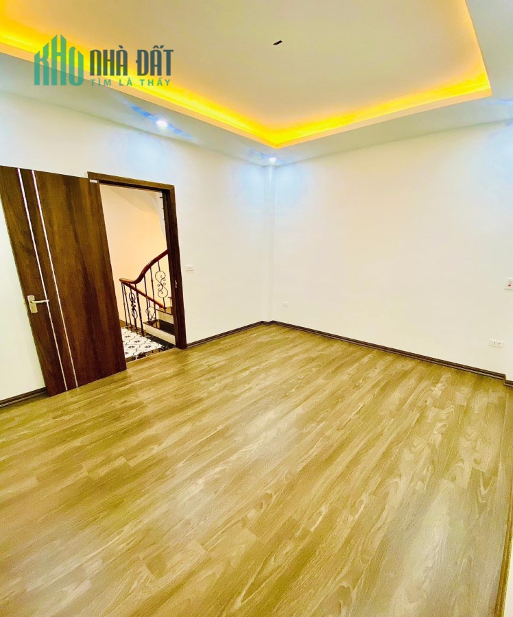 Bán nhà Tân mai 40m2 x5T,mới,5 pn,ngõ to,ở luôn,nhà đẹp,giá 3,5 tỷ