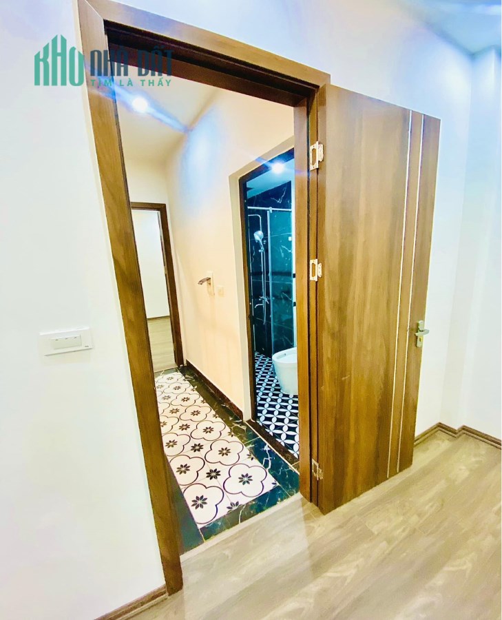 Bán nhà Tân mai 40m2 x5T,mới,5 pn,ngõ to,ở luôn,nhà đẹp,giá 3,5 tỷ