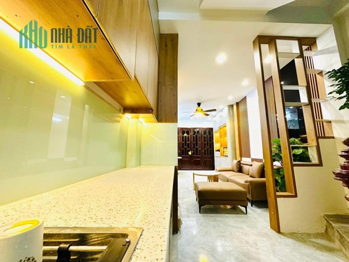Bán nhà Trương Định dt 35m2 x5 tầng,mới,đẹp,ở luôn,giá 3,25 tỷ