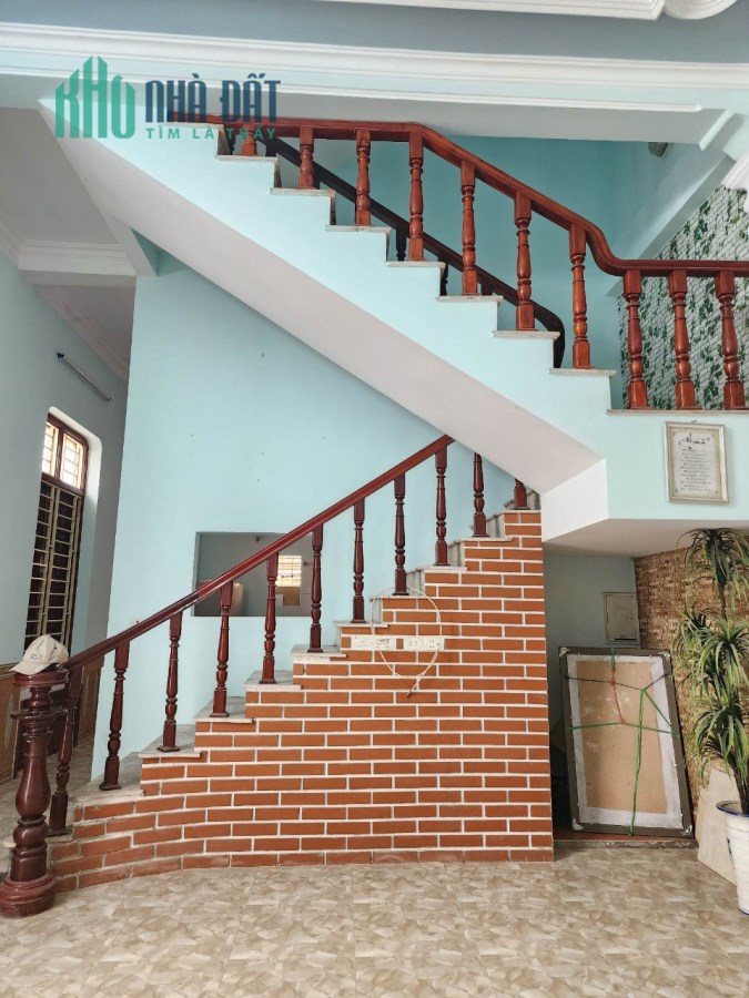 Bán nhà 3 tầng phường Đông Sơn mặt tiefn 7m gần chợ đầu mối