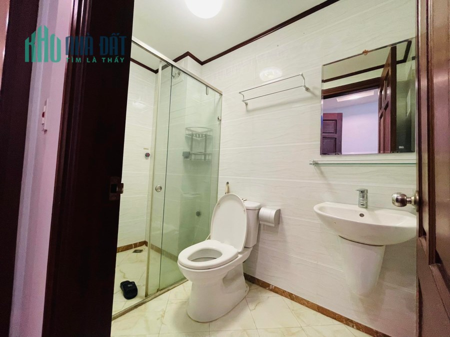 Hiếm. Bán nhà phố Vũ Tông Phan, quận Thanh Xuân. 40m2 x 5T. SÁT PHỐ. Ô TÔ. KD. 6 TỶ. 0968084286.