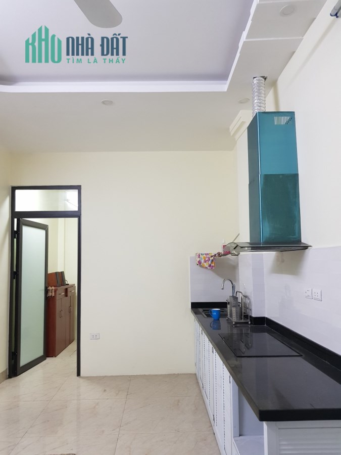 Bán nhà Đặng Văn Ngữ, 5 tầng, ô tô đỗ 10m, đi bộ 5 phút ra hồ Đắc Di, khu vực an ninh cực tốt.
