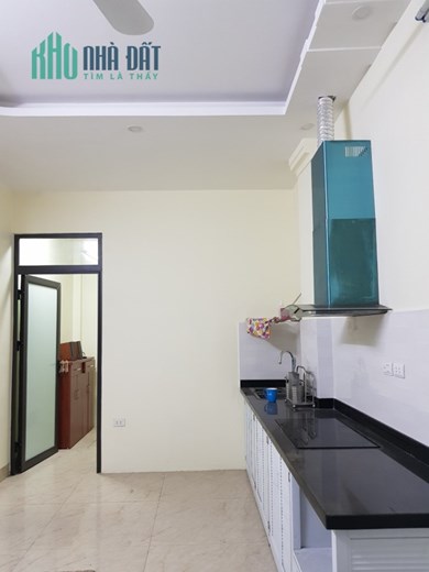 Bán nhà Đặng Văn Ngữ, 5 tầng, ô tô đỗ 10m, đi bộ 5 phút ra hồ Đắc Di, khu vực an ninh cực tốt.