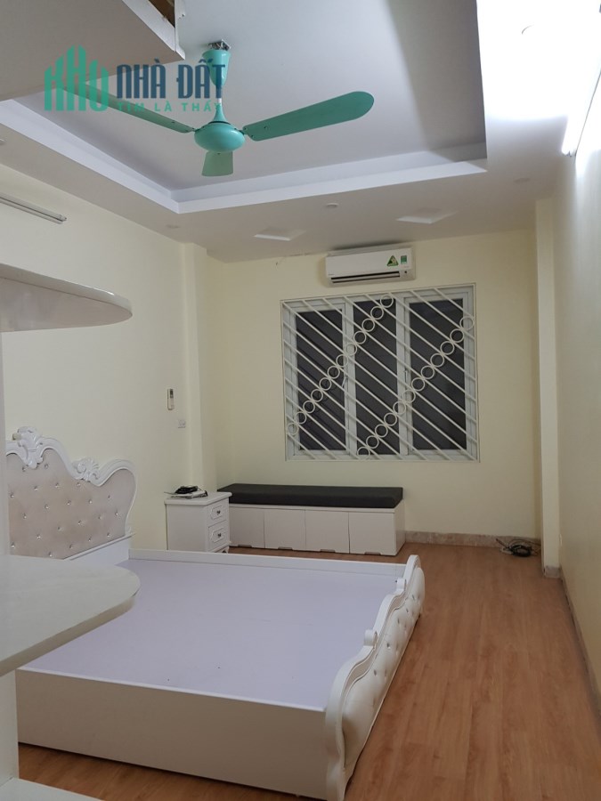 Bán nhà Đặng Văn Ngữ, 5 tầng, ô tô đỗ 10m, đi bộ 5 phút ra hồ Đắc Di, khu vực an ninh cực tốt.