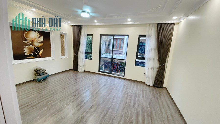 Nhà phúc đồng 57m2, 7 tầng thang máy, mặt tiền rộng ô tô vào nhà thuộc khu phân lô của lữ đoàn