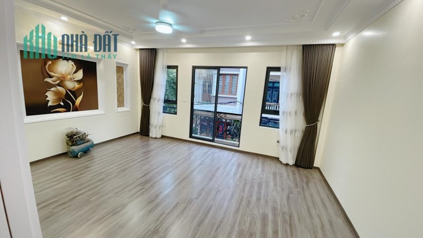 Nhà phúc đồng 57m2, 7 tầng thang máy, mặt tiền rộng ô tô vào nhà thuộc khu phân lô của lữ đoàn