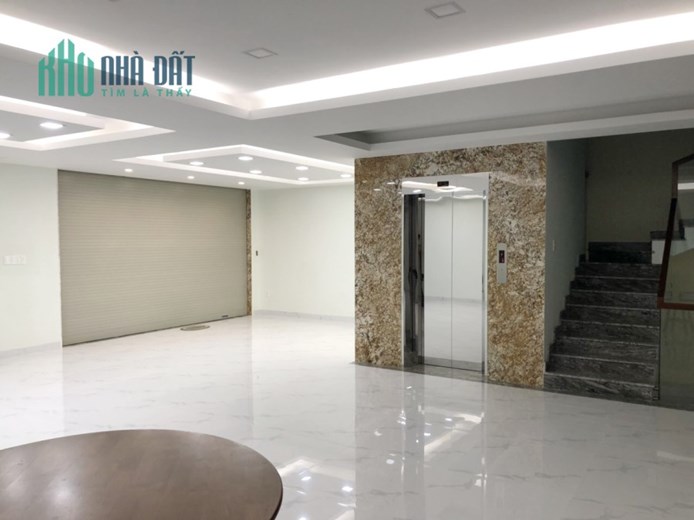 Nhà Thuê căn đôi 200m2 - 4 Tầng + Hầm + Thang Máy - Giá : 65 Triệu