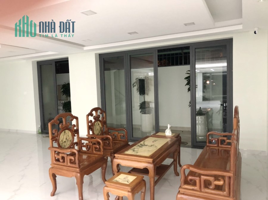 Nhà Thuê căn đôi 200m2 - 4 Tầng + Hầm + Thang Máy - Giá : 65 Triệu