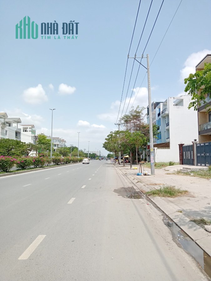 Nhà Thuê căn đôi 200m2 - 4 Tầng + Hầm + Thang Máy - Giá : 65 Triệu