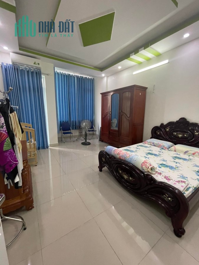 Chỉ hơn 60tr/m2, nhà bán Phạm Văn Chiêu, 4.1x16m, 3 tầng BTCT, ở ngay.