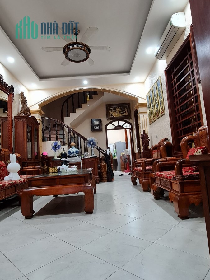 bán nhà ngõ 344 Ngọc Thuỵ, oto, lô góc, 72m x 4T giá 4 tỷ 8
