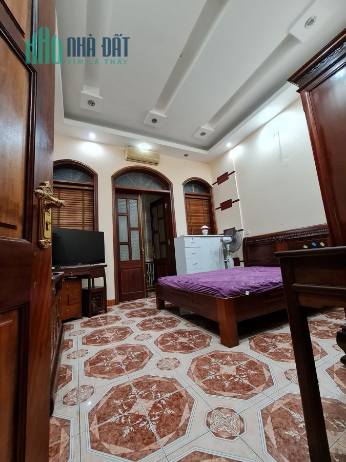 bán nhà ngõ 344 Ngọc Thuỵ, oto, lô góc, 72m x 4T giá 4 tỷ 8