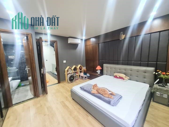 BÁN NHÀ PHỐ VĂN CAO, 79M2, THIẾT KẾ SANG TRỌNG, THANG MÁY C, Ở SƯỚNG, 8.5 TỶ