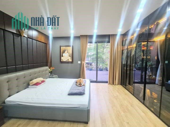 BÁN NHÀ PHỐ VĂN CAO, 79M2, THIẾT KẾ SANG TRỌNG, THANG MÁY C, Ở SƯỚNG, 8.5 TỶ