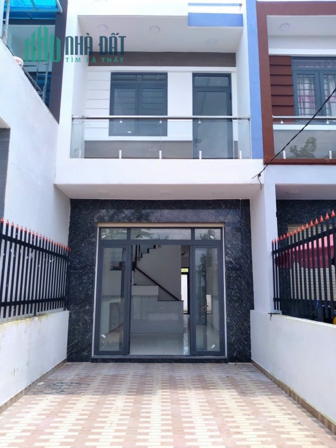 Bán Nhà Ngay KCN Cầu Tràm - Kế Bên KDC Trung Thành - Cách Chợ Bình Chánh 15phút di chuyển - Chính