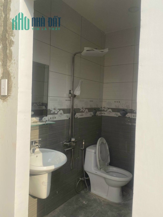 Bán Nhà Ngay KCN Cầu Tràm - Kế Bên KDC Trung Thành - Cách Chợ Bình Chánh 15phút di chuyển - Chính