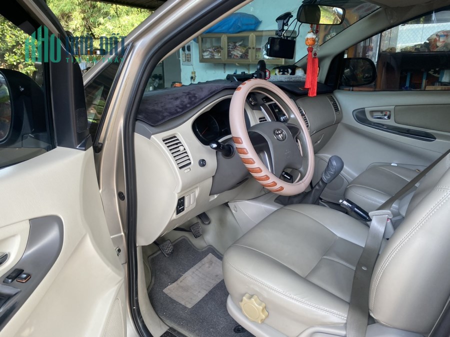 CẦN BÁN XE INNOVA 2015