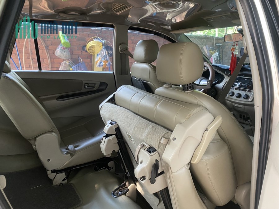 CẦN BÁN XE INNOVA 2015