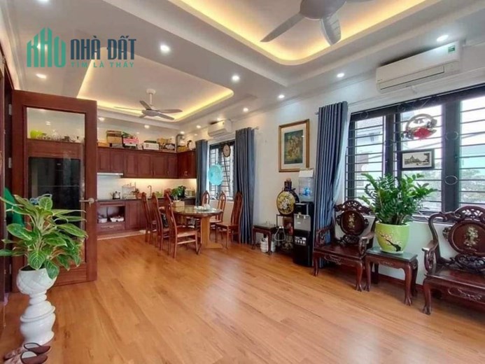 Bán nhà phố Trung Kính- 43mx5T-MT5m- Gần phố- Ở ngay- Chỉ 6.35 tỷ