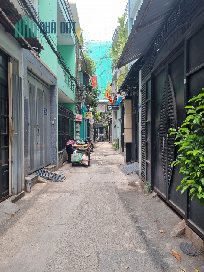 Vị trí Vip, Tân Bình P4 giáp Q10, ngang 4,5m, 3 tầng chỉ 3.7 tỷ