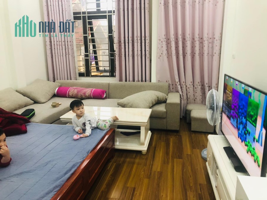 Bán nhà ngõ 132 Cầu Giấy, 52m2, 4 tầng, ô tô đỗ cửa, kinh doanh, giá 12 tỷ