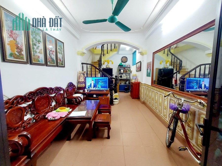 Bán gấp nhà Hoàng Hoa Thám,cách phố 60m,4 tầng dân xây,27m2,mt:3,3m