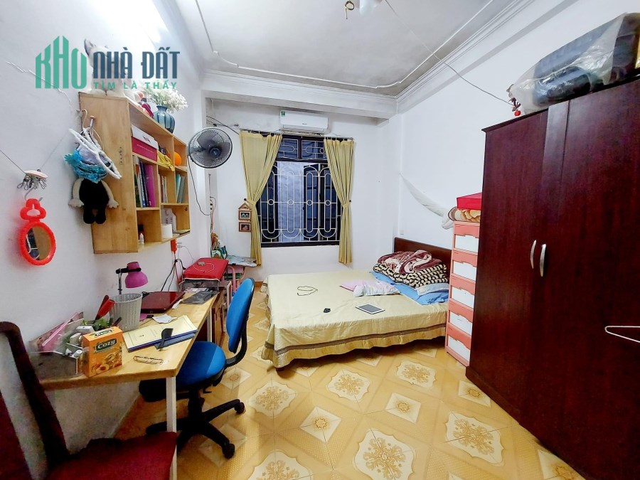 Bán gấp nhà Hoàng Hoa Thám,cách phố 60m,4 tầng dân xây,27m2,mt:3,3m