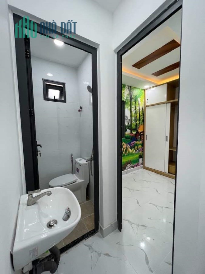 Bán nhà Rẻ Đẹp Q4 Đoàn Văn Bơ
 Ngang 3.45x6.5m- 2 tấm giảm 400 triệu còn 2 tỷ.. Cách Mặt Tiền 15m