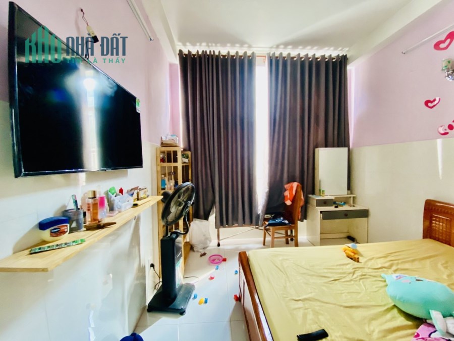 BÁN KS MẶT TIỀN ĐƯỜNG NGÔ QUYỀN - THU NHẬP KIM CƯƠNG HƠN 300TR/THÁNG , MỎ VÀNG TRUNG TÂM QUẬN 5 .