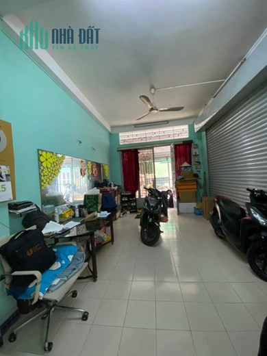 Mặt tiền kinh doanh cách 20 m Căn Góc Ngang 3.7 x14m 3 tấm có 8 tỷ
