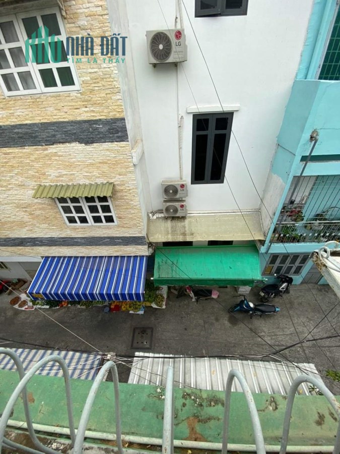 Mặt tiền kinh doanh cách 20 m Căn Góc Ngang 3.7 x14m 3 tấm có 8 tỷ