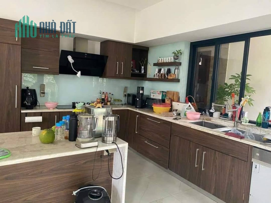 NHÀ CHÍNH CHỦ , VỊ TRÍ KHÔNG ĐỐI  THỦ TÂN QUY. Q7 180M2- (5.5*33)Chỉ :18 tỷ