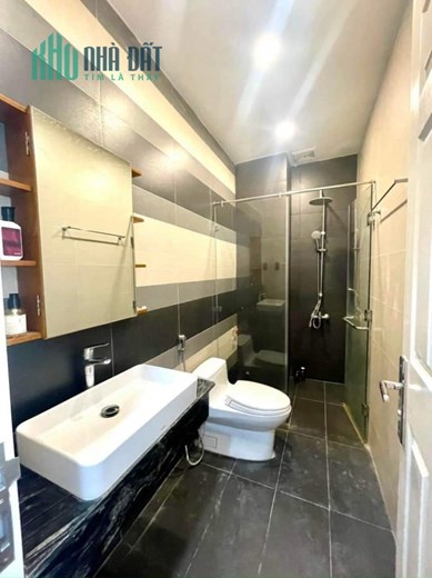 KINH DOANH MỌI NGÀNH NGHỀ -VỈA HÈ KHỦNG  5.5m- LÂM VĂN BỀN. Q7. 

5.5 *14 CHỈ :19.8 TỶ TL
