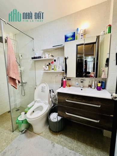 Bán nhà 56m2 phố Nghi Tàm, Tây Hồ 5 phòng ngủ 10m Ô tô tránh 5.2 Tỷ
